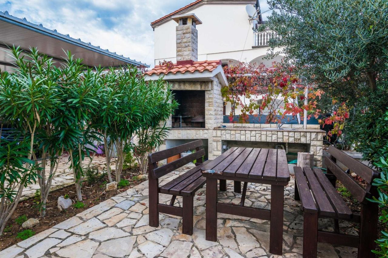 Apartments Gogoljak Vir Exterior foto
